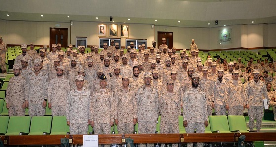بالصور..مساعد قائد سلاح الإشارة بالحرس الوطني يرعى تخريج عدد من الدورات