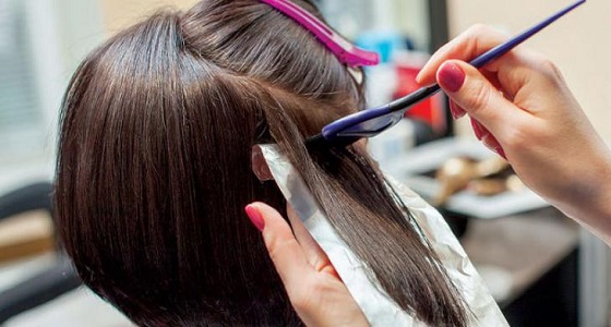 لتجنب أمراض خطيرة.. نصائح هامة قبل استخدام صبغة الشعر