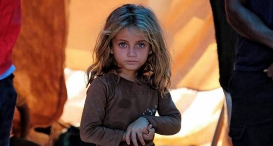 &#8221; سندريلا المخيمات والحروب &#8221; ..طفلة سورية لم تسرق الحرب جمالها