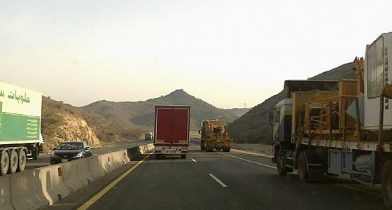 إصابات في حادث مروري مروع على طريق السيل