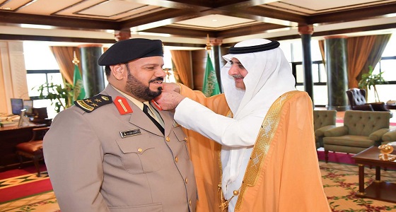 أمير تبوك يقلد مدير إسكان قوى الأمن رتبته الجديدة