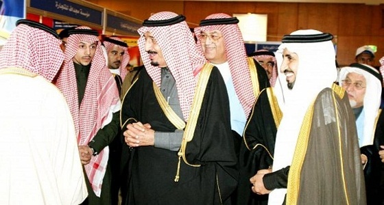 قصة موقف جمع الملك سلمان بالأديب الراحل غازي القصيبي