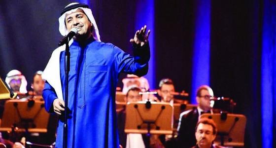 بالفيديو.. راشد الماجد يصر على إحياء حفله بالسودة رغم إصابته