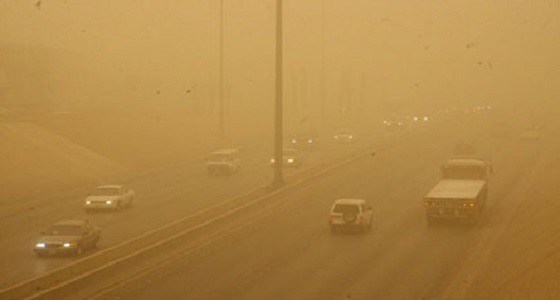 أمن الطرق يحذر من الغبار الكثيف في جازان