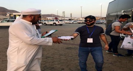 بالصور.. توزيع أكثر من 4500 هدية على الحجاج