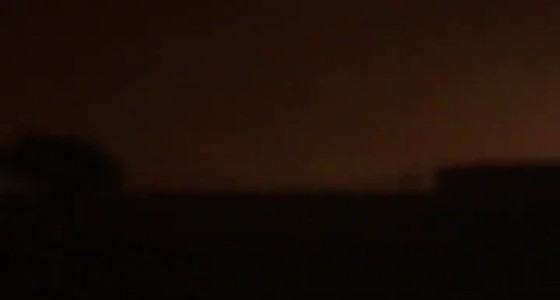 بالفيديو.. النهار يتحول إلى ليل بسبب السحب في جازان