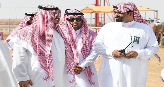 الأمير فهد بن جلوي يتفقد ميدان سباق الهجن بالطائف