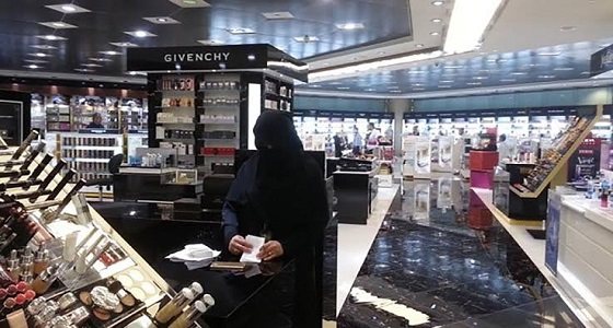 أحد خطباء صلاة العيد في جدة يشبه المرأة البائعة بـ &#8221; من تأكل بثديَيْها &#8220;