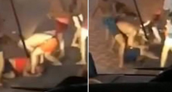 بالفيديو.. مشاهد مستفزة لمشاجرة بالأسلحة البيضاء بين خليجيين وإنجليز