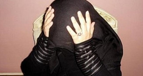سيدة عربية تقع في الفخ بعد وضعها حشيش تحت مقعد مركبة زوجها  