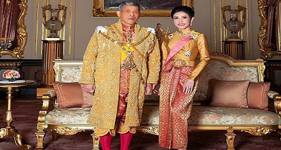 بالصور..زوجة ملك تايلاند الجديدة ترتدي ملابس قتالية