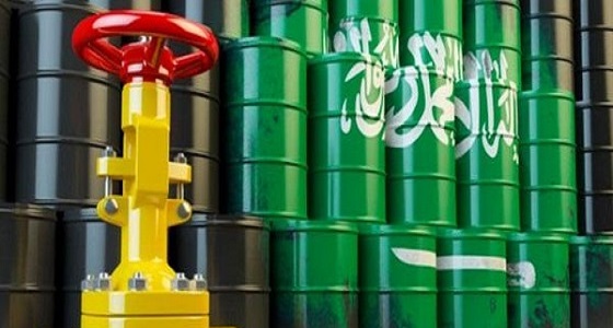 بلومبرغ: المملكة تسعى لوقف تدهور أسعار النفط