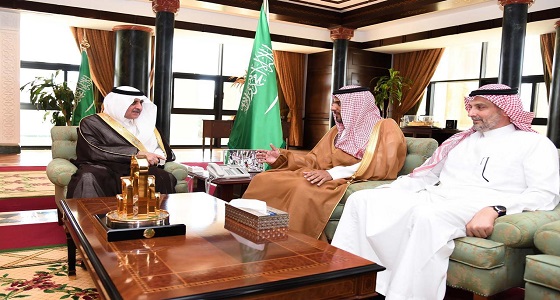 أمير تبوك يلتقي رئيس مجلس إدارة اتحاد السيارات والدراجات النارية