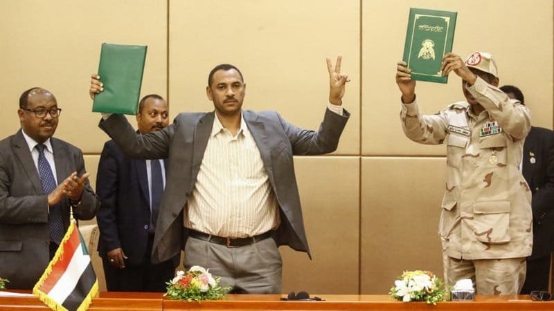بحضور &#8221; الجبير &#8221; .. السودان تشهد صفحة جديدة بتوقيع الإعلان الدستوري