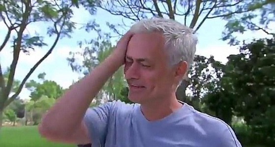 بالفيديو..مورينيو يغالب دموعه لافتقاده الساحرة المستديرة