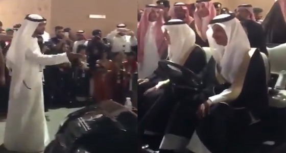 بالفيديو.. شاعر إماراتي يعبر عن العلاقات الثنائية بقصيدة مؤثرة أمام الأمير خالد الفيصل