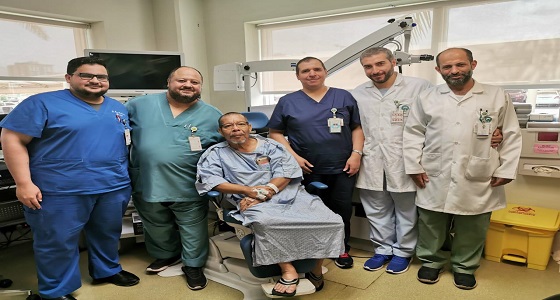 استئصال تكيس حوصلي من حنجرة حاج ماليزي ستيني بمدينة الملك عبدالله الطبية 