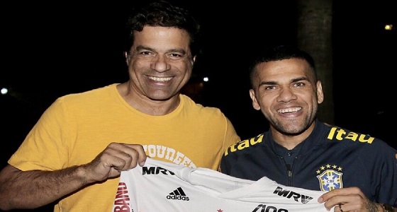 رسميا.. ساو باولو يتعاقد مع داني ألفيس لمدة 3 سنوات 