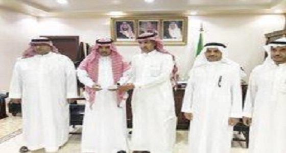 محافظ الزلفي يلتقي ” الطريقي ” ويطلع على مشروع الطفولة المبكرة