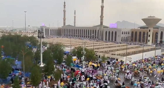 بالفيديو.. هطول أمطار على أجزاء متفرقة من العاصمة المقدسة