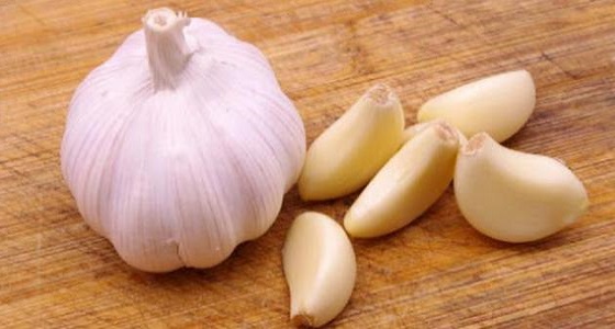 أفضل طريقة للتخلص من رائحة الثوم والبصل
