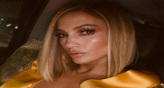 بالفيديو.. جينفير لوبيز تنجو من السقوط من علو شاهق