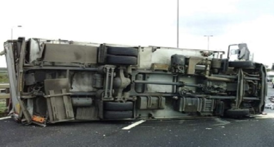 انقلاب مركبة على جسر الملك فيصل بمكة