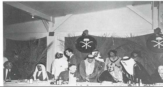 قبل 75عامًا.. شاهد صورة نادرة من زيارة الملك عبدالعزيز لأرامكو