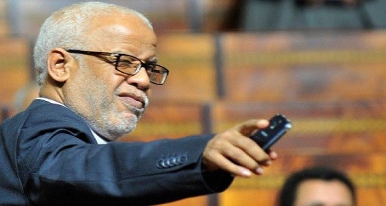 وزير مغربي يقع في خطأ فادح وينشر صورة إباحية عبر حسابه في فيسبوك