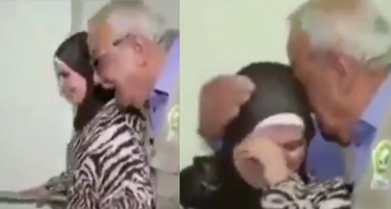 بطل « أحبابنا سيروا » يزور طفلة أصيبت بجلطة بعد 41 سنة من عرض « افتح ياسمسم » (فيديو)