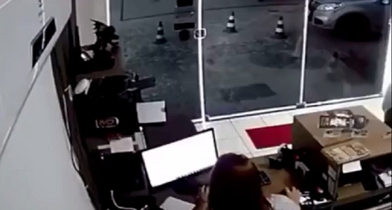 شاب يحاول إبهار فتاة لتقع الكارثة