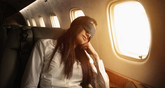 لمعتادي النوم في الطائرة والمواصلات.. احذروا الخطر القاتل