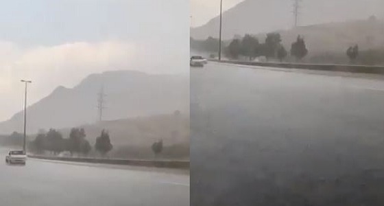شاهد.. أمطار غزيرة على طريق الشفا بالطائف