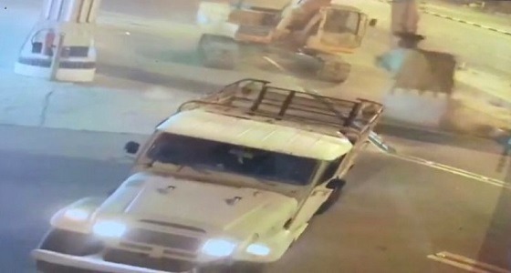 بالفيديو.. لحظة إحباط محاولة سرقة صراف آلي وإشعال اللصوص النيران فيه