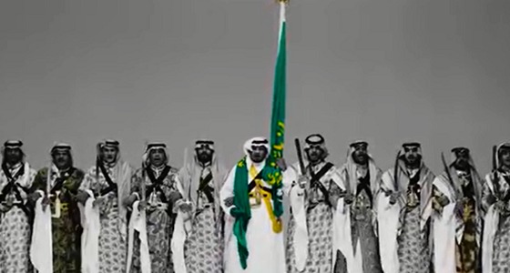 تعليم الطلاب العرضة السعودية بالتزامن مع اقتراب اليوم الوطني 89 (فيديو)