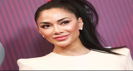 تسريب صور مزعومة للمغنية نيكول شيرزينغر وهي عارية