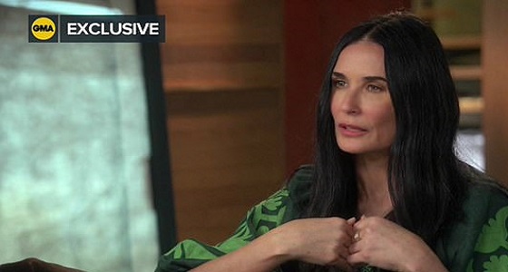 باعتها بـ500 دولار.. نجمة شهيرة تتعرض للاغتصاب في وجود والدتها