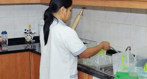 وزارة العمل تخفض تكاليف استقدام العمالة المنزلية من الفلبين