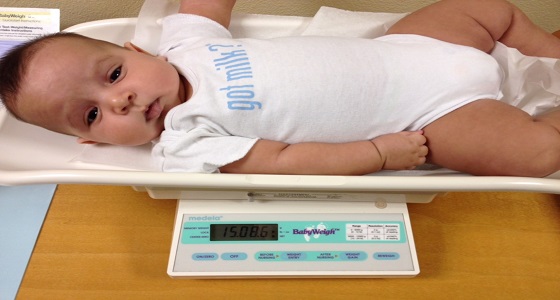 تعرفي على معدل زيادة وزن الرضيع شهرياً