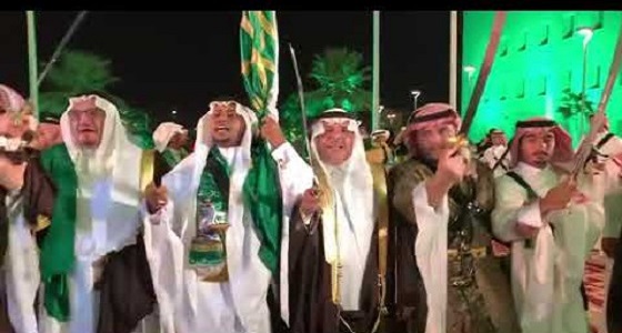 بالفيديو.. وزير التعليم يؤدي العرضة إحتفاءً باليوم الوطني للمملكة