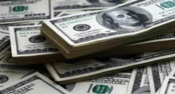 العثور على مبلغ مالي ضخم داخل ” مرحاض ” بإحدى المطارات