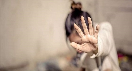 سائق يتحرش بفتاة ويحاول خطفها واغتصابها