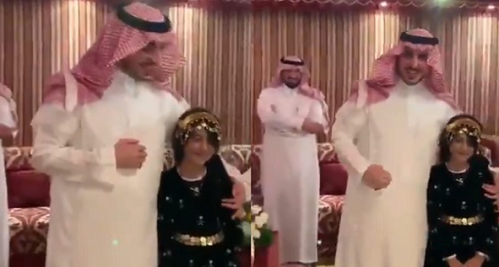 بالفيديو.. أمير الجوف يلبي رغبة طفلة طلبت مقابلته