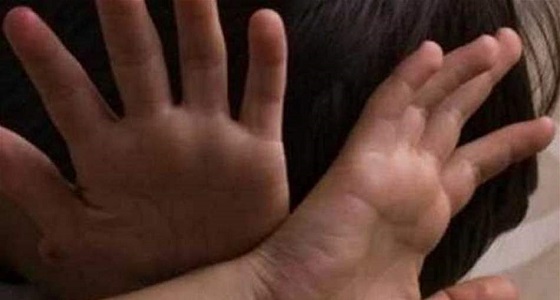 امرأة تقتل طفلها وتدفنه بمساعدة عشيقها