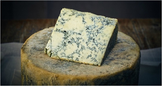 تكافح السيلوليت.. فوائد ستجعلك تعشقين الجبن المتعفن