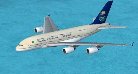 مسافرون بـ « السعودية » يضطرون إلى العودة بعد وصولهم إلى سلم الطائرة