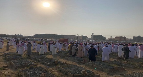 قتلها شقيقها.. تشييع جثمان قتيلة ضمد (ًصور)