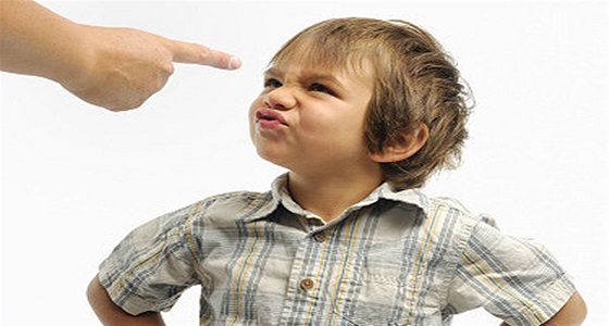 أساليب خاطئة تجعل طفلك لا يستمع إليك