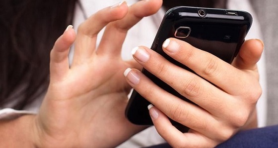 ادعى أنه من خدمة العملاء.. شاب يبتز فتاة بنشر صورها على فيسبوك 