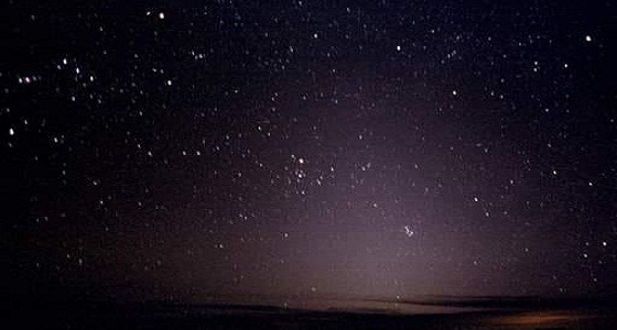 « الفجر الكاذب » في سماء الوطن العربي لونه كالحليب